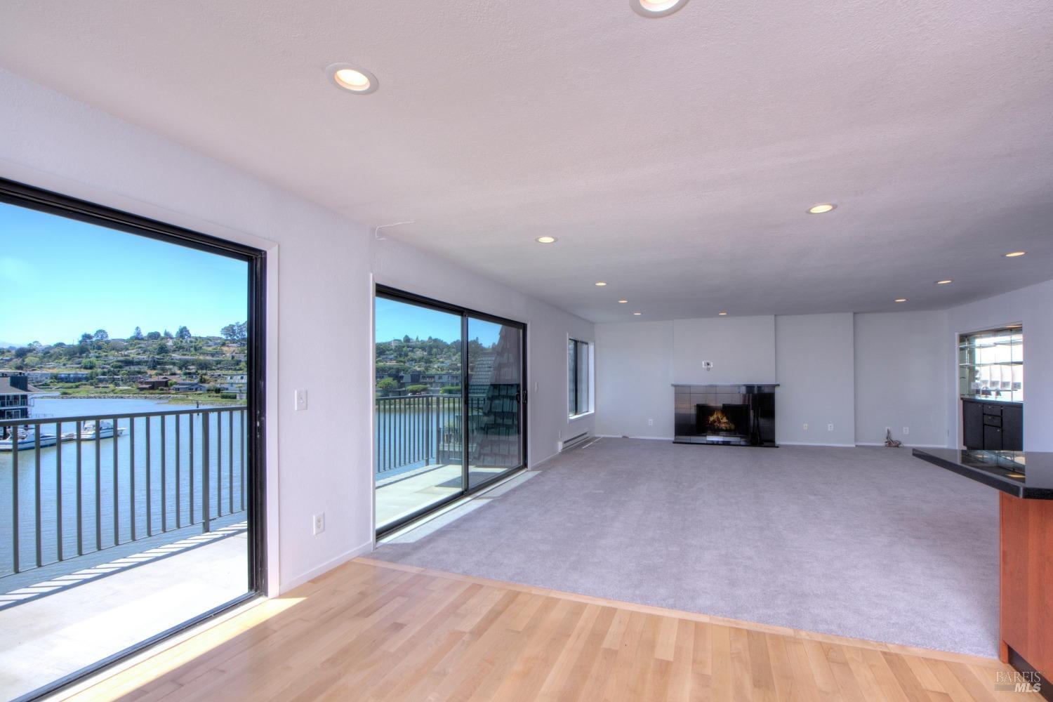 Detail Gallery Image 7 of 33 For 8 Greenwood Cove Dr #B,  Tiburon,  CA 94920 - 3 Beds | 2/1 Baths
