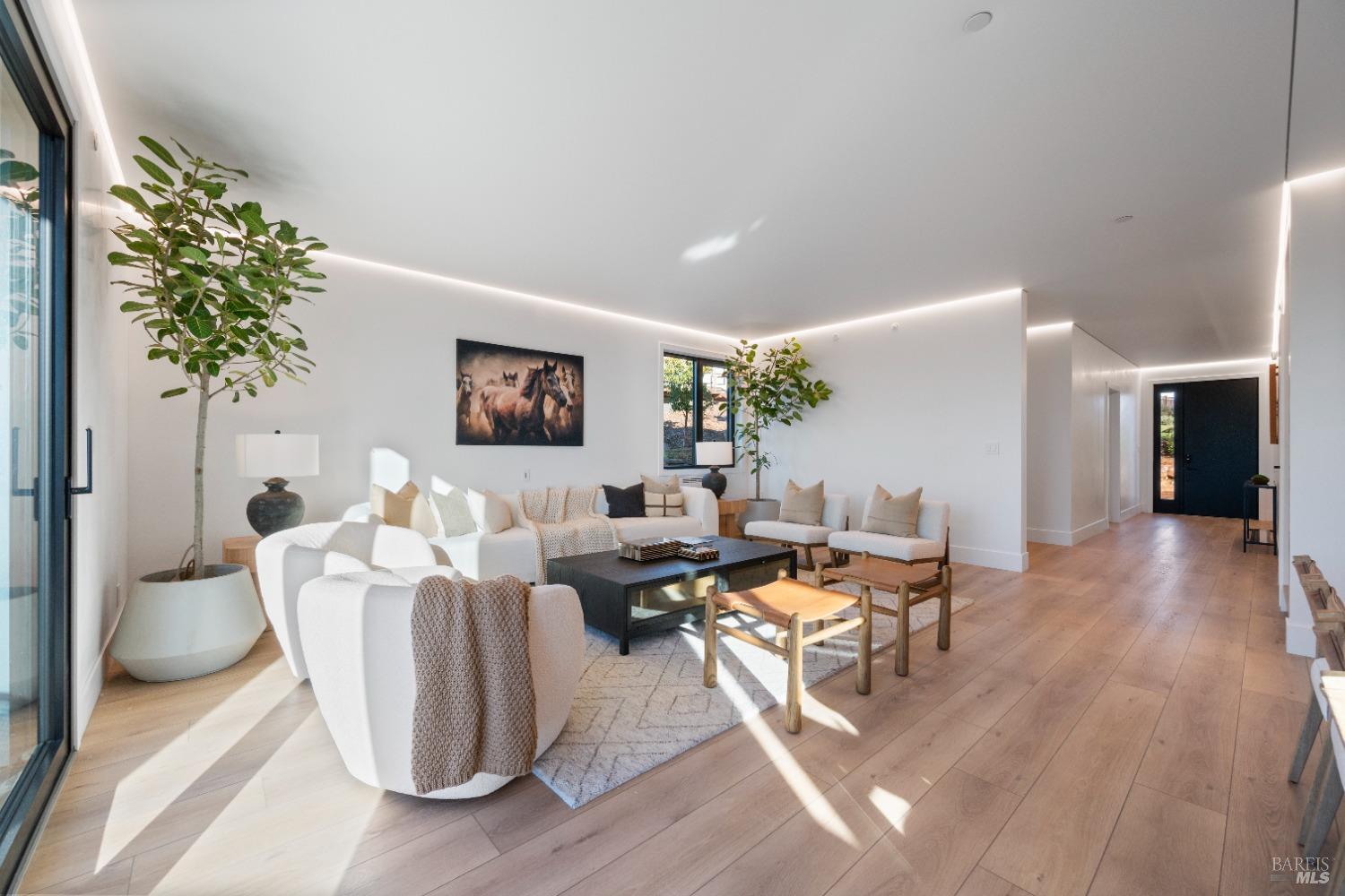 Detail Gallery Image 5 of 38 For 3715 Giorno Ct, Santa Rosa,  CA 95404 - 5 Beds | 3/1 Baths