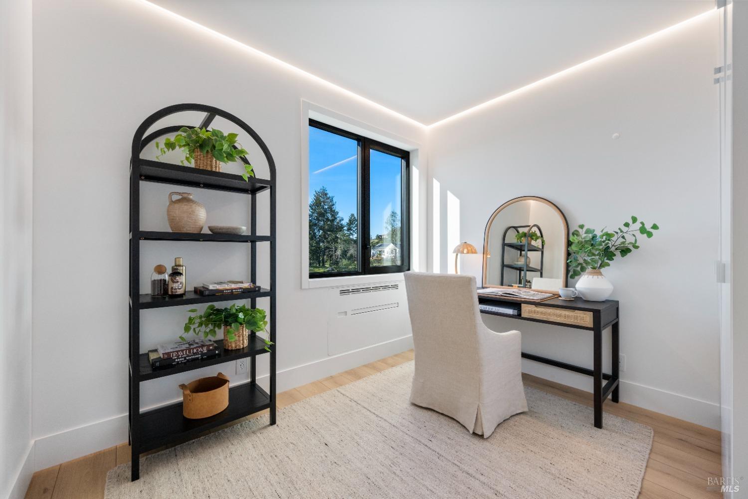 Detail Gallery Image 25 of 38 For 3715 Giorno Ct, Santa Rosa,  CA 95404 - 5 Beds | 3/1 Baths