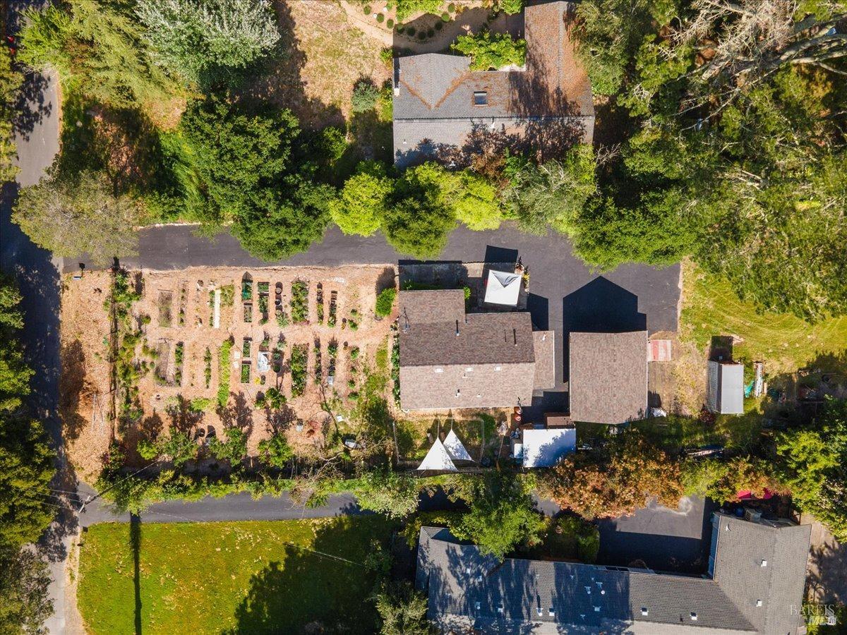 Detail Gallery Image 3 of 39 For 8045 Whited Rd, Sebastopol,  CA 95472 - 2 Beds | 1 Baths