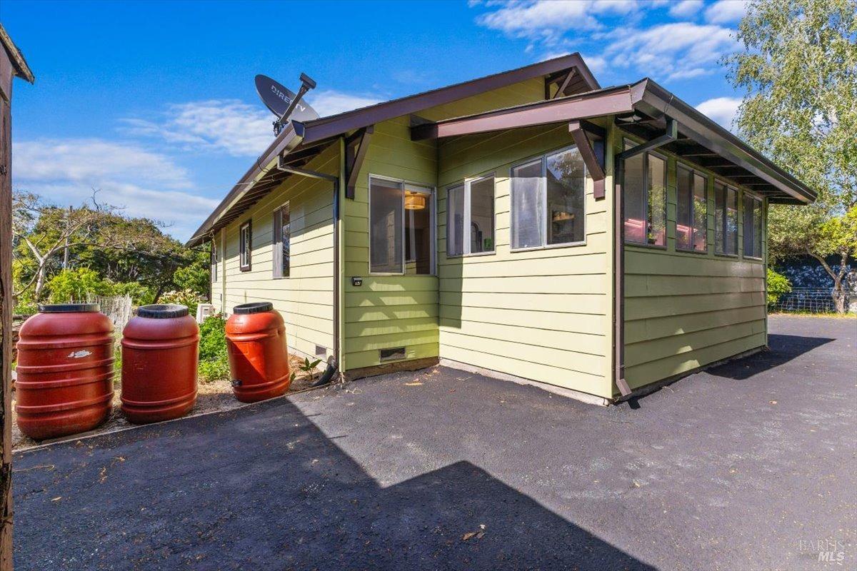 Detail Gallery Image 7 of 39 For 8045 Whited Rd, Sebastopol,  CA 95472 - 2 Beds | 1 Baths
