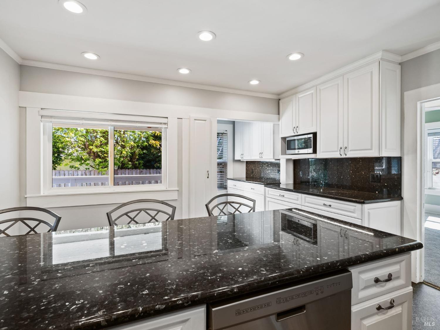 Detail Gallery Image 9 of 32 For 822 E Laurel St, Fort Bragg,  CA 95437 - 3 Beds | 3 Baths