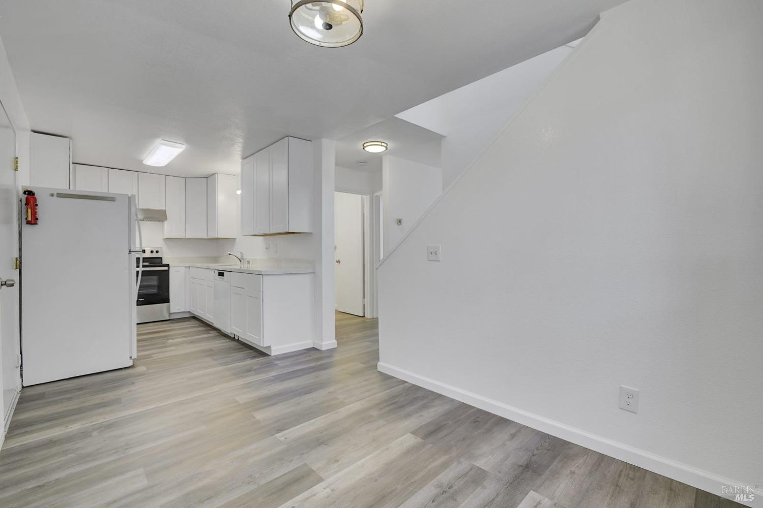 Detail Gallery Image 13 of 33 For 35 Freedom Pl, Rohnert Park,  CA 94928 - 3 Beds | 2 Baths