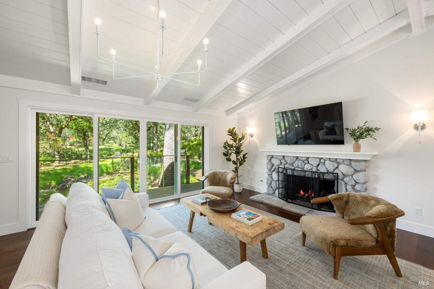 Detail Gallery Image 5 of 41 For 695 Michael Dr, Sonoma,  CA 95476 - 3 Beds | 2/1 Baths