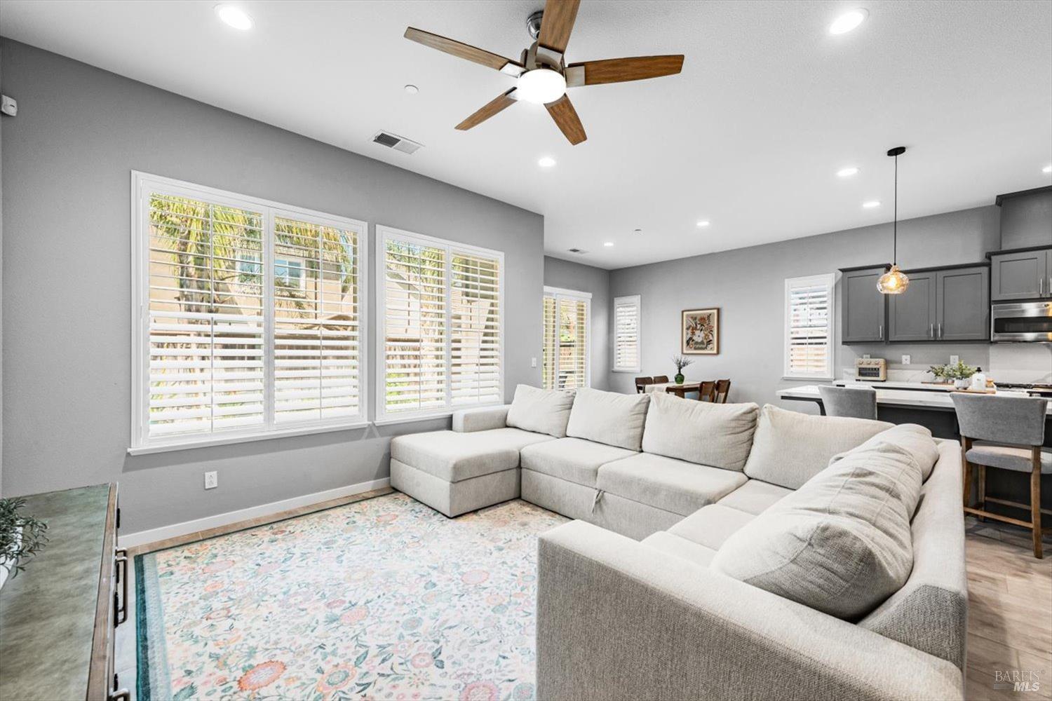 Detail Gallery Image 14 of 58 For 1080 Columbia Dr, Dixon,  CA 95620 - 3 Beds | 2/1 Baths