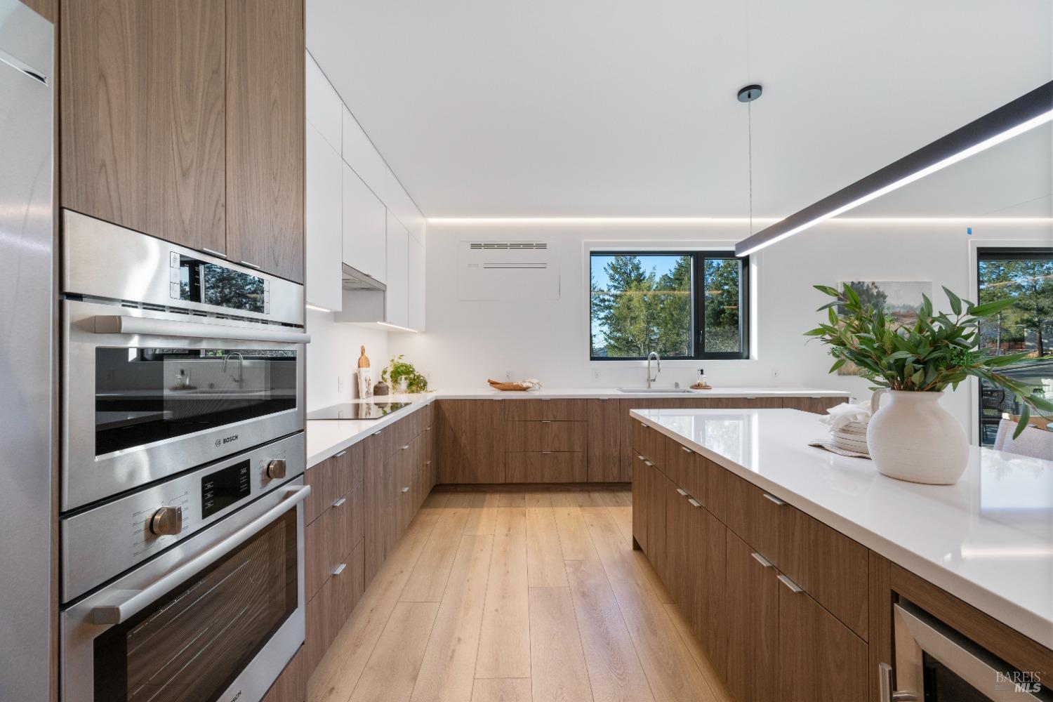 Detail Gallery Image 13 of 38 For 3715 Giorno Ct, Santa Rosa,  CA 95404 - 5 Beds | 3/1 Baths