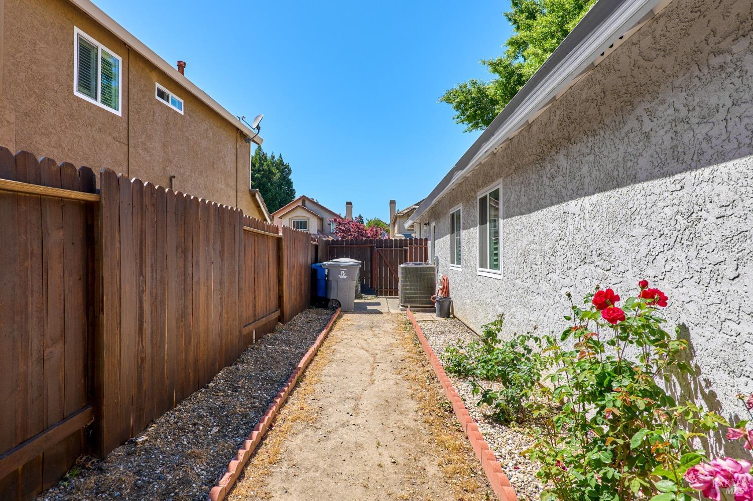 Detail Gallery Image 25 of 25 For 919 Cedar Brook Ln, Vacaville,  CA 95689 - 3 Beds | 2 Baths