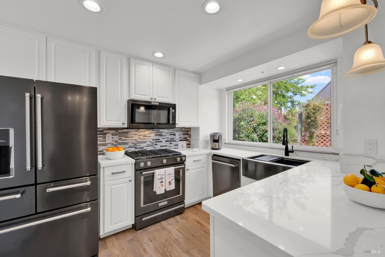 Detail Gallery Image 8 of 57 For 280 Park St, Concord,  CA 94520 - 4 Beds | 2 Baths