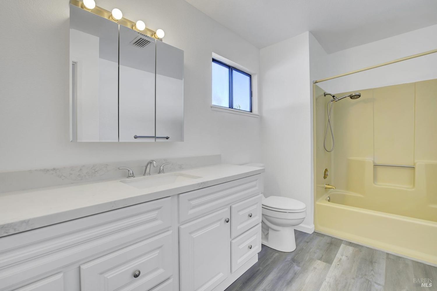 Detail Gallery Image 24 of 33 For 35 Freedom Pl, Rohnert Park,  CA 94928 - 3 Beds | 2 Baths