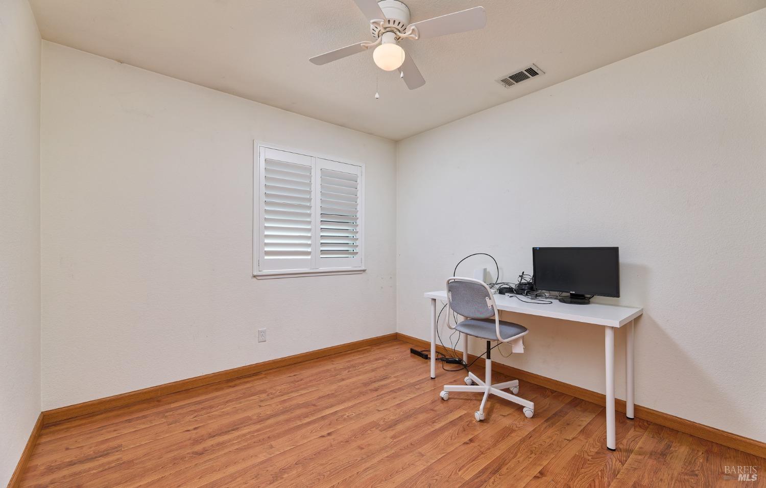 Detail Gallery Image 14 of 25 For 919 Cedar Brook Ln, Vacaville,  CA 95689 - 3 Beds | 2 Baths
