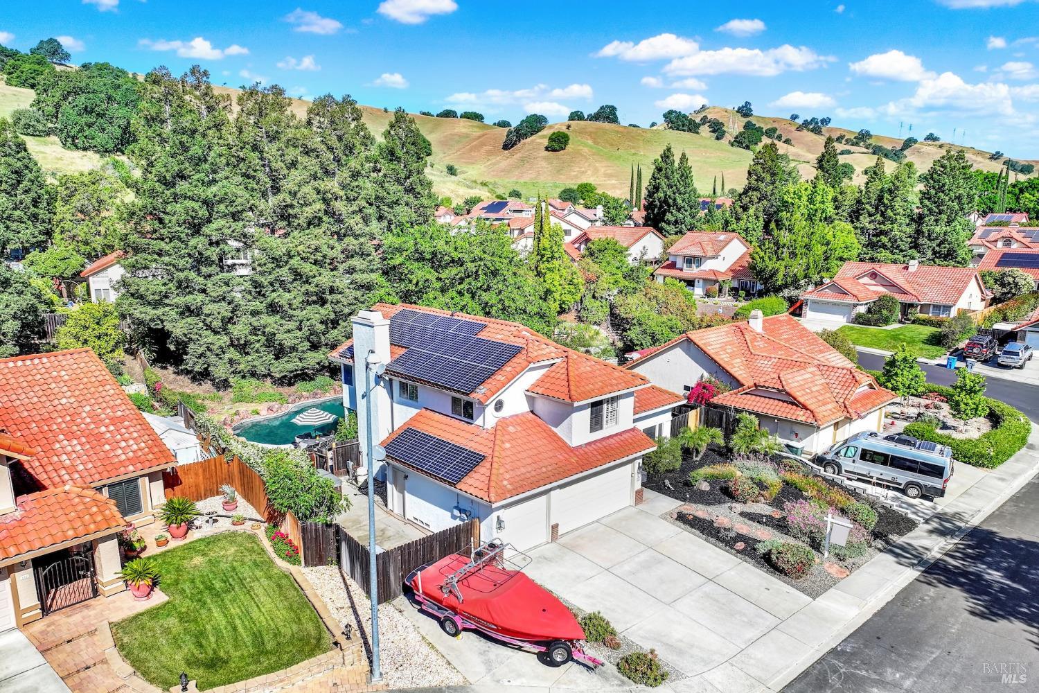 Detail Gallery Image 4 of 46 For 806 Swindon Ct, Vacaville,  CA 95688 - 5 Beds | 3 Baths