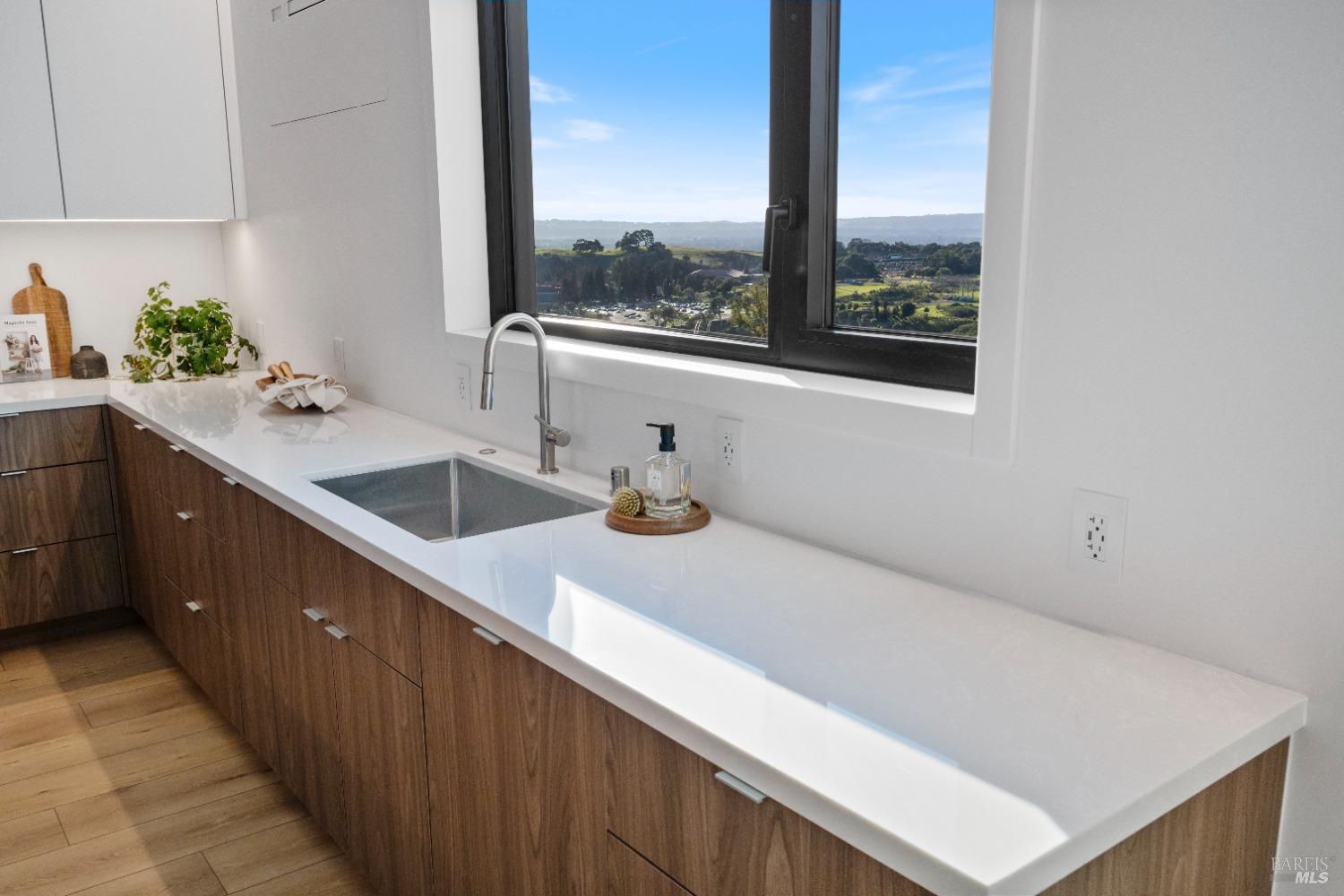 Detail Gallery Image 14 of 38 For 3715 Giorno Ct, Santa Rosa,  CA 95404 - 5 Beds | 3/1 Baths