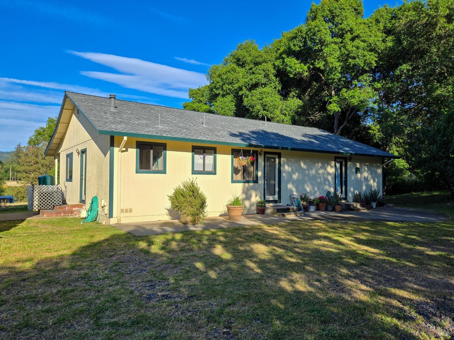 Detail Gallery Image 4 of 62 For 8100 Pinecrest Dr, Redwood Valley,  CA 95470 - 3 Beds | 2 Baths