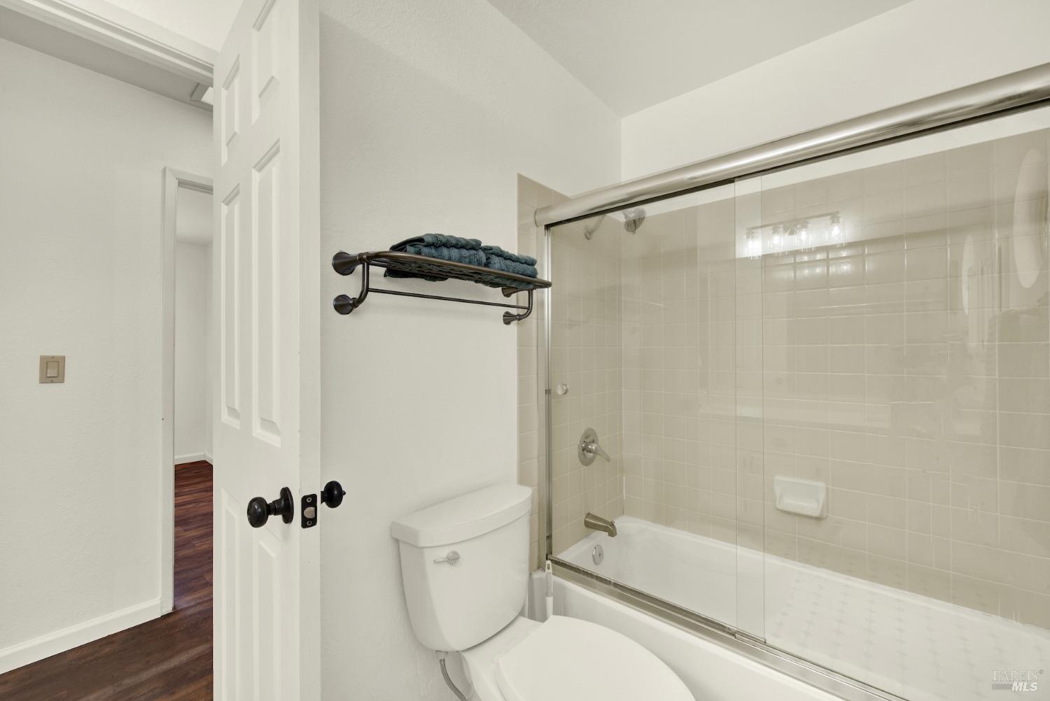 Detail Gallery Image 32 of 46 For 806 Swindon Ct, Vacaville,  CA 95688 - 5 Beds | 3 Baths