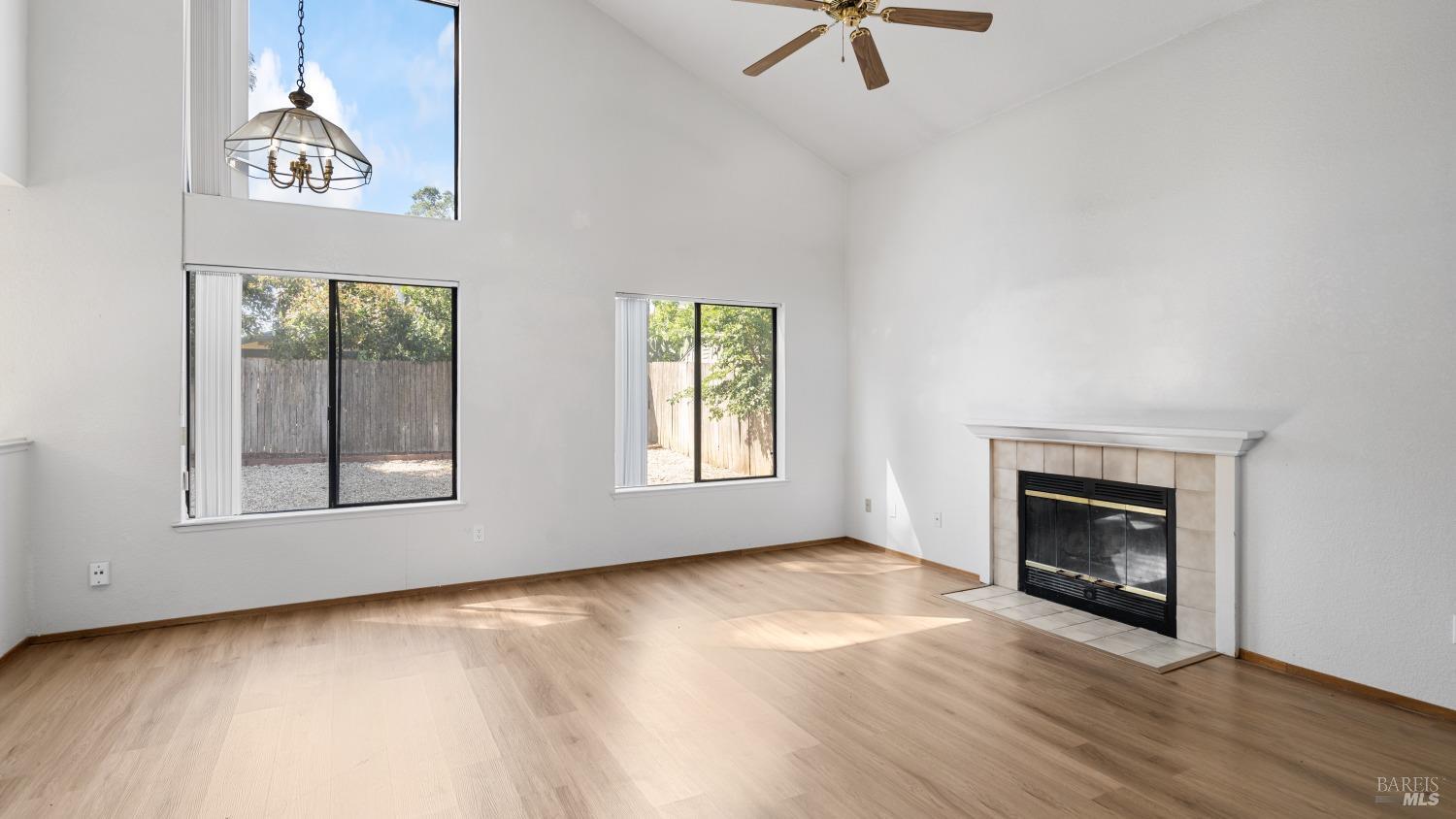 Detail Gallery Image 6 of 36 For 833 Morissette Way, Vacaville,  CA 95687 - 3 Beds | 2/1 Baths