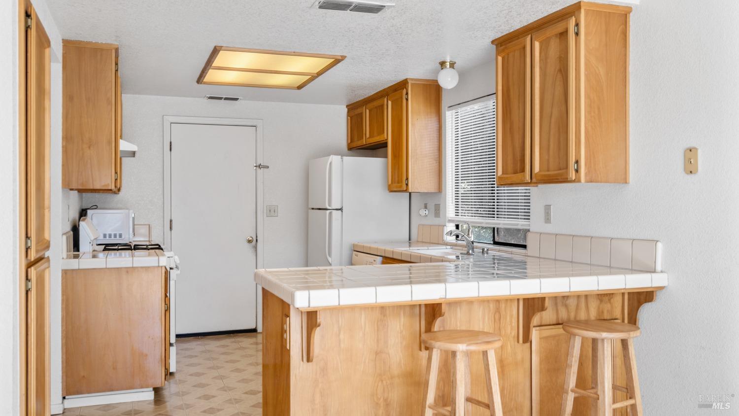 Detail Gallery Image 11 of 35 For 719 Sage Ct, Vacaville,  CA 95687 - 3 Beds | 2/1 Baths