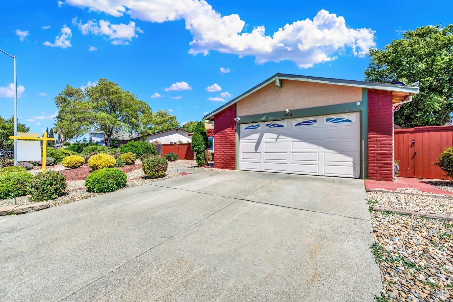Detail Gallery Image 4 of 58 For 603 Woodlark Dr, Suisun City,  CA 94585 - 4 Beds | 2 Baths