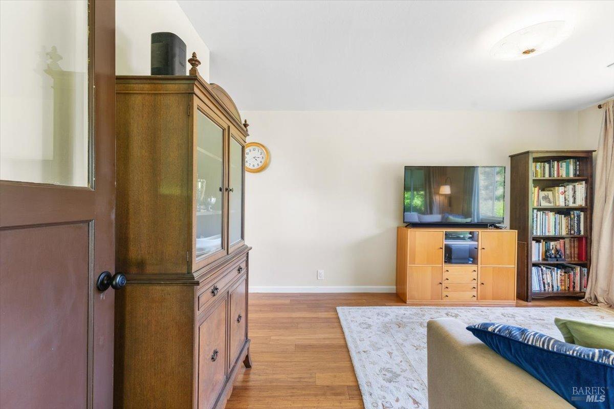 Detail Gallery Image 12 of 39 For 8045 Whited Rd, Sebastopol,  CA 95472 - 2 Beds | 1 Baths