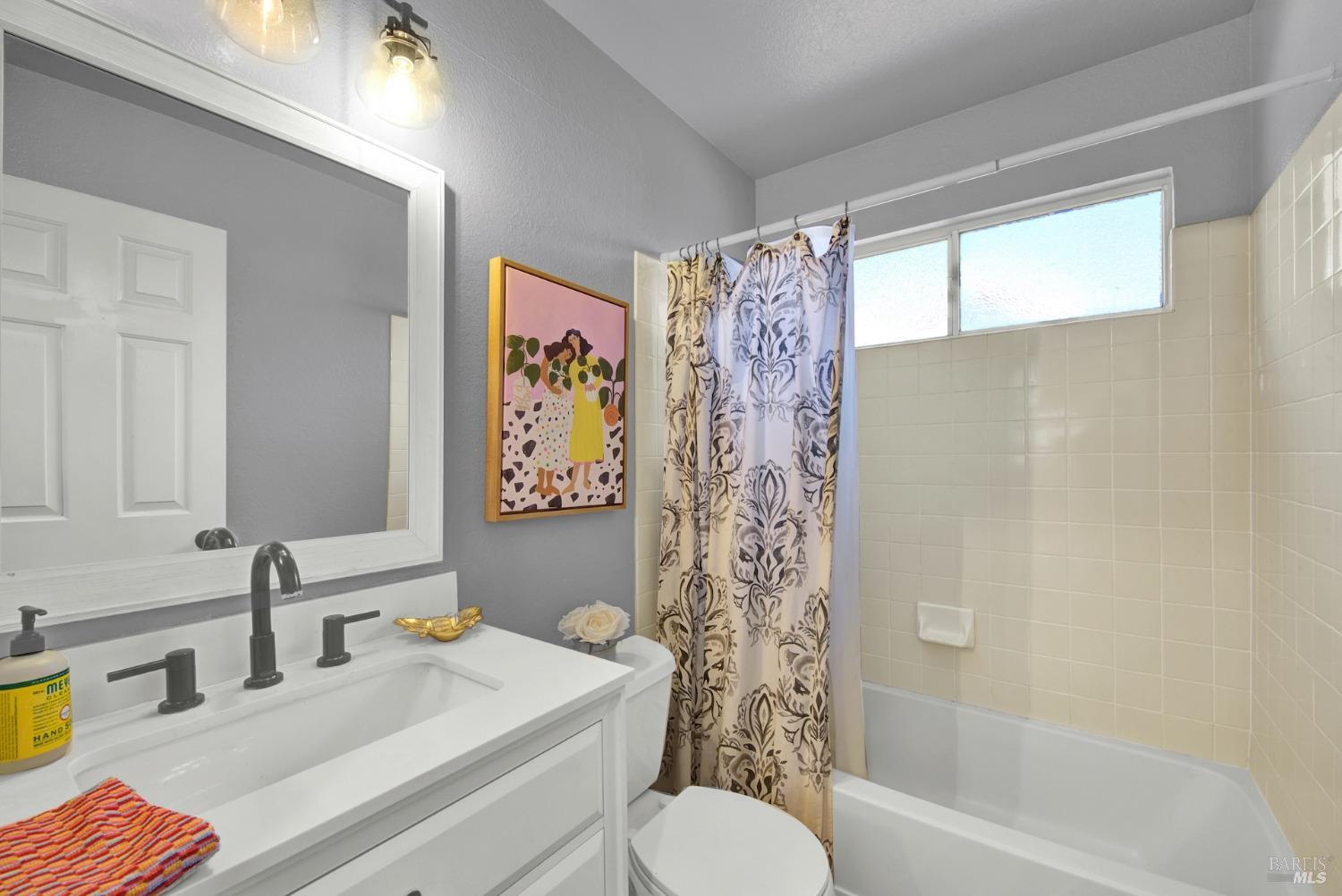 Detail Gallery Image 7 of 46 For 806 Swindon Ct, Vacaville,  CA 95688 - 5 Beds | 3 Baths