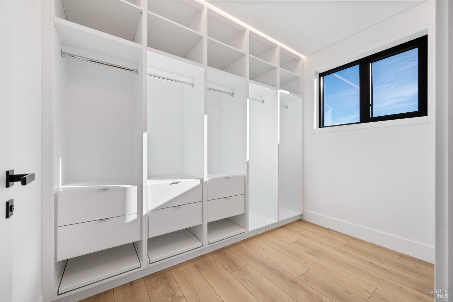 Detail Gallery Image 23 of 38 For 3715 Giorno Ct, Santa Rosa,  CA 95404 - 5 Beds | 3/1 Baths