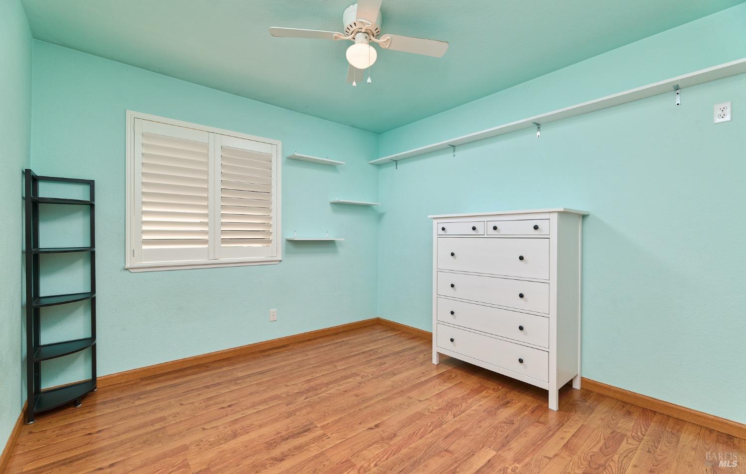Detail Gallery Image 13 of 25 For 919 Cedar Brook Ln, Vacaville,  CA 95689 - 3 Beds | 2 Baths
