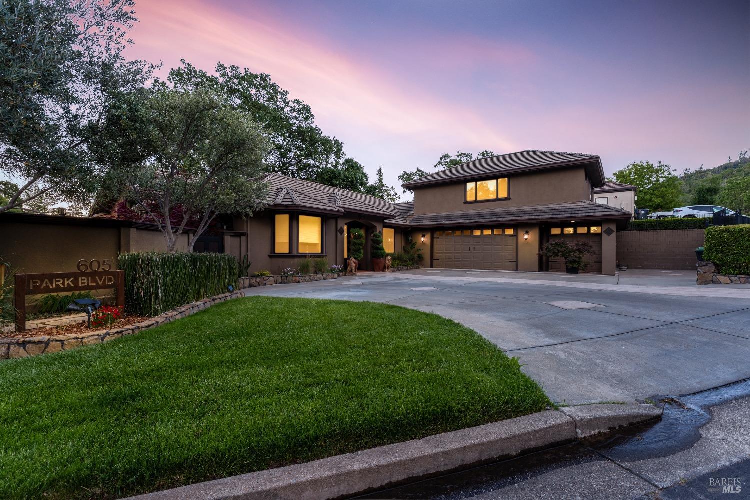 Detail Gallery Image 2 of 59 For 605 Park Blvd, Ukiah,  CA 95482 - 4 Beds | 3 Baths
