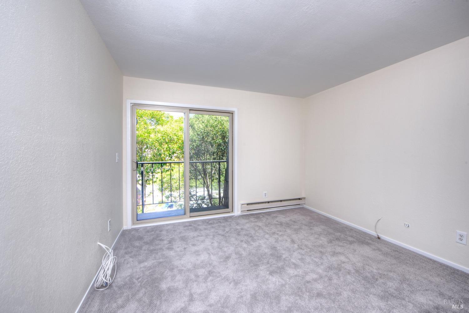 Detail Gallery Image 21 of 33 For 8 Greenwood Cove Dr #B,  Tiburon,  CA 94920 - 3 Beds | 2/1 Baths