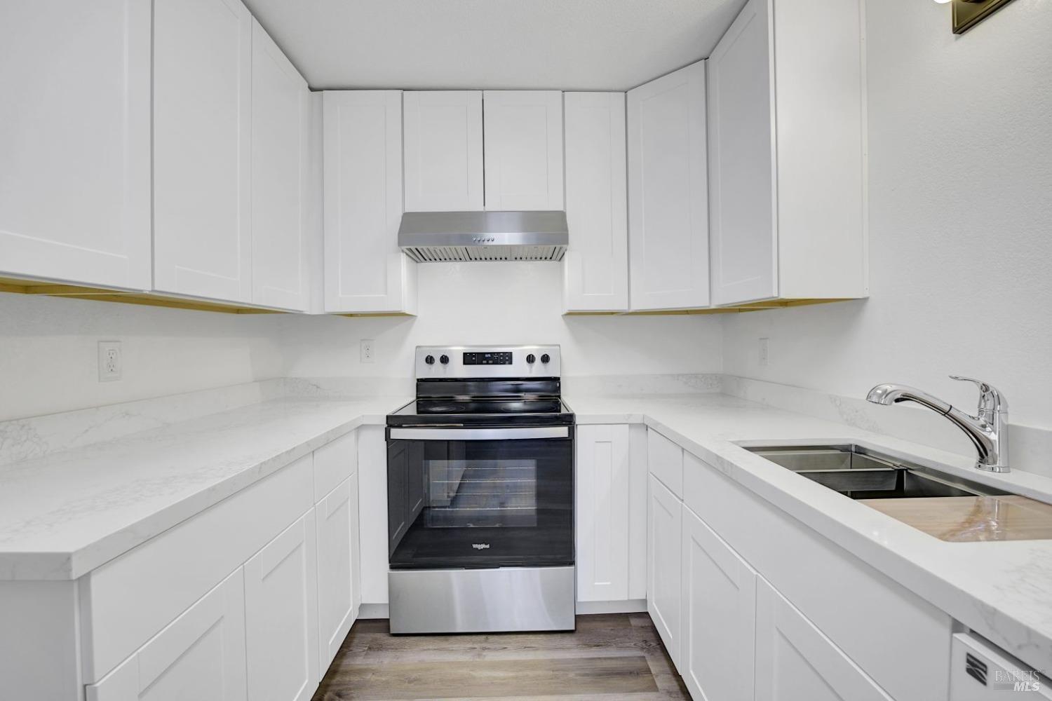 Detail Gallery Image 10 of 33 For 35 Freedom Pl, Rohnert Park,  CA 94928 - 3 Beds | 2 Baths