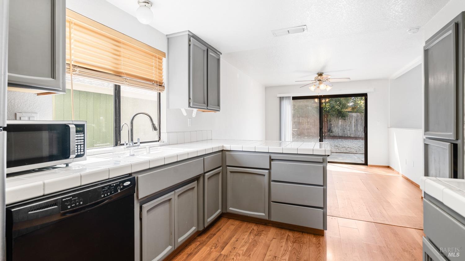Detail Gallery Image 15 of 36 For 833 Morissette Way, Vacaville,  CA 95687 - 3 Beds | 2/1 Baths