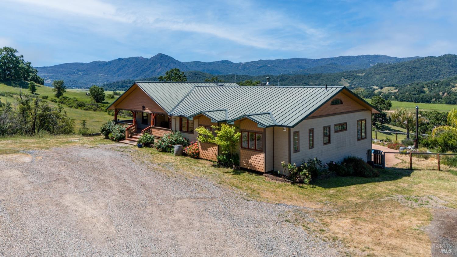 Detail Gallery Image 6 of 57 For 11755 Old River Rd, Hopland,  CA 95449 - 4 Beds | 2/1 Baths