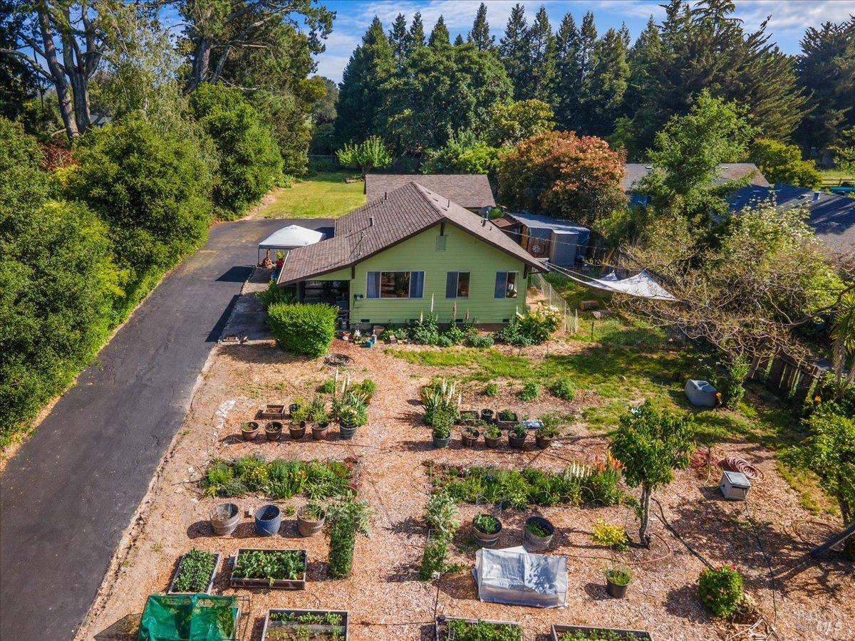 Detail Gallery Image 1 of 39 For 8045 Whited Rd, Sebastopol,  CA 95472 - 2 Beds | 1 Baths