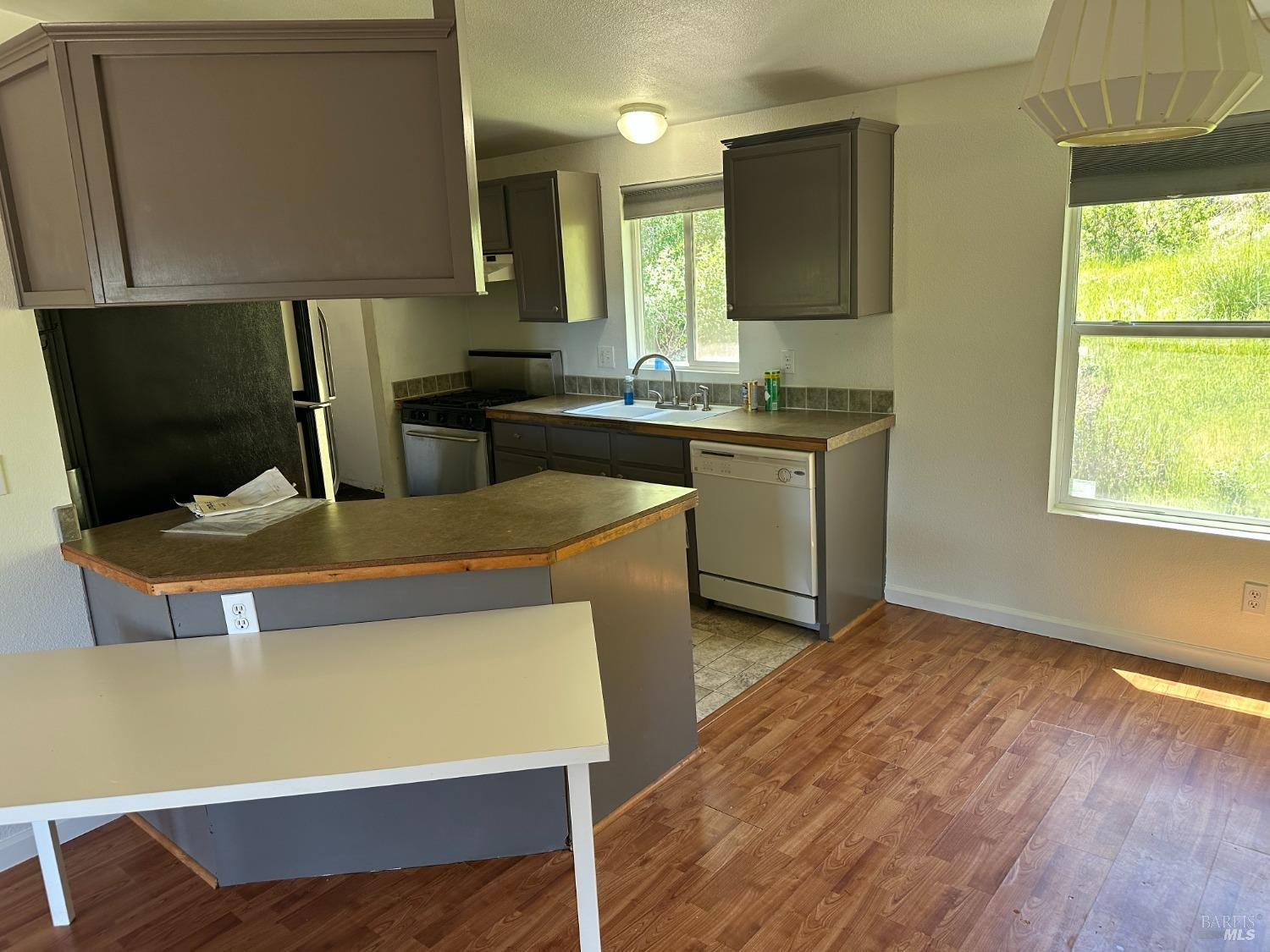 Detail Gallery Image 6 of 32 For 58991 Registered Guest Rd, Leggett,  CA 95585 - 3 Beds | 2 Baths
