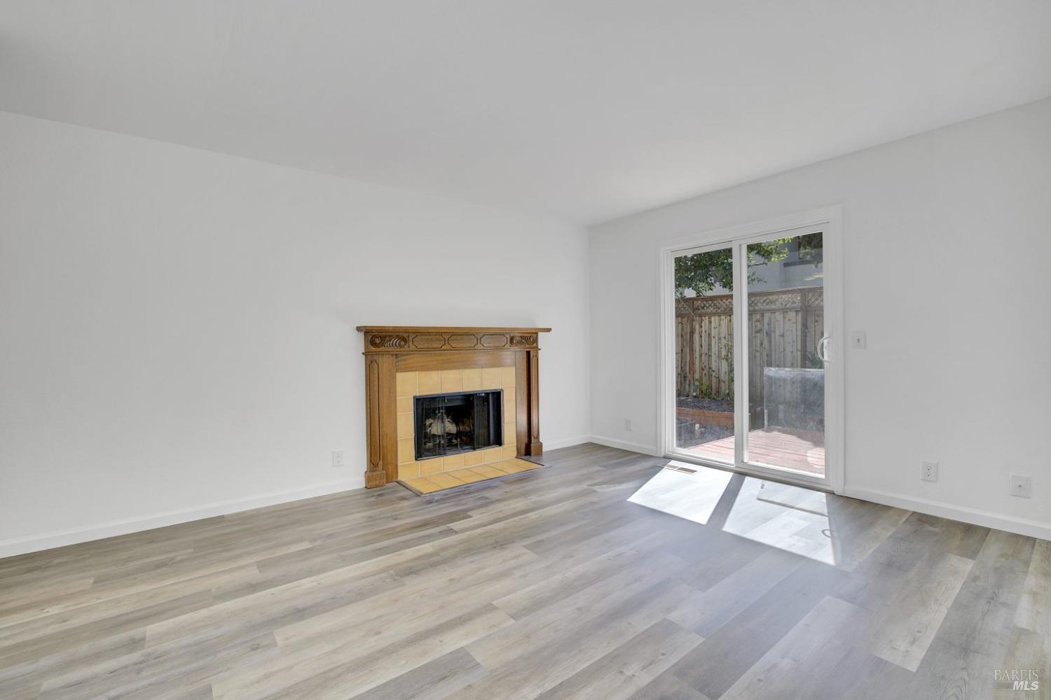 Detail Gallery Image 4 of 33 For 35 Freedom Pl, Rohnert Park,  CA 94928 - 3 Beds | 2 Baths