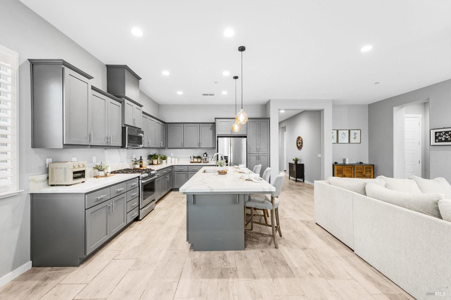Detail Gallery Image 17 of 58 For 1080 Columbia Dr, Dixon,  CA 95620 - 3 Beds | 2/1 Baths
