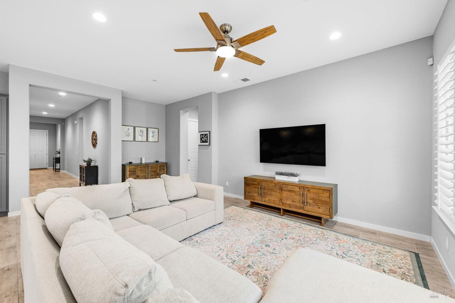 Detail Gallery Image 20 of 58 For 1080 Columbia Dr, Dixon,  CA 95620 - 3 Beds | 2/1 Baths