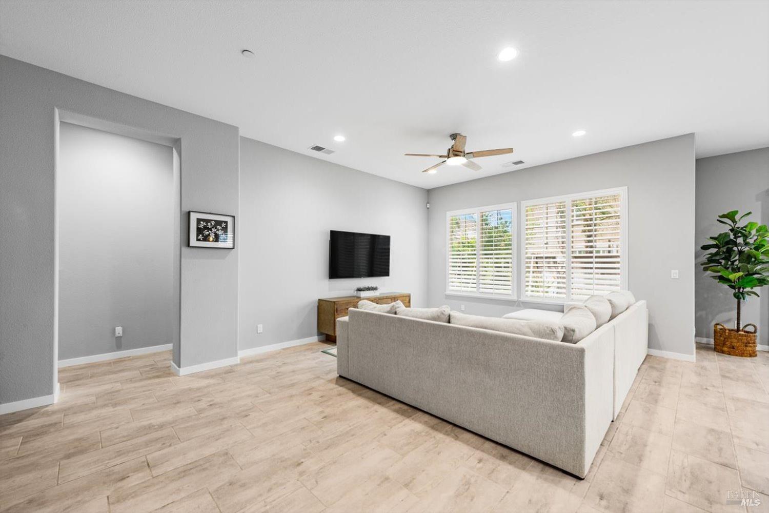 Detail Gallery Image 21 of 58 For 1080 Columbia Dr, Dixon,  CA 95620 - 3 Beds | 2/1 Baths