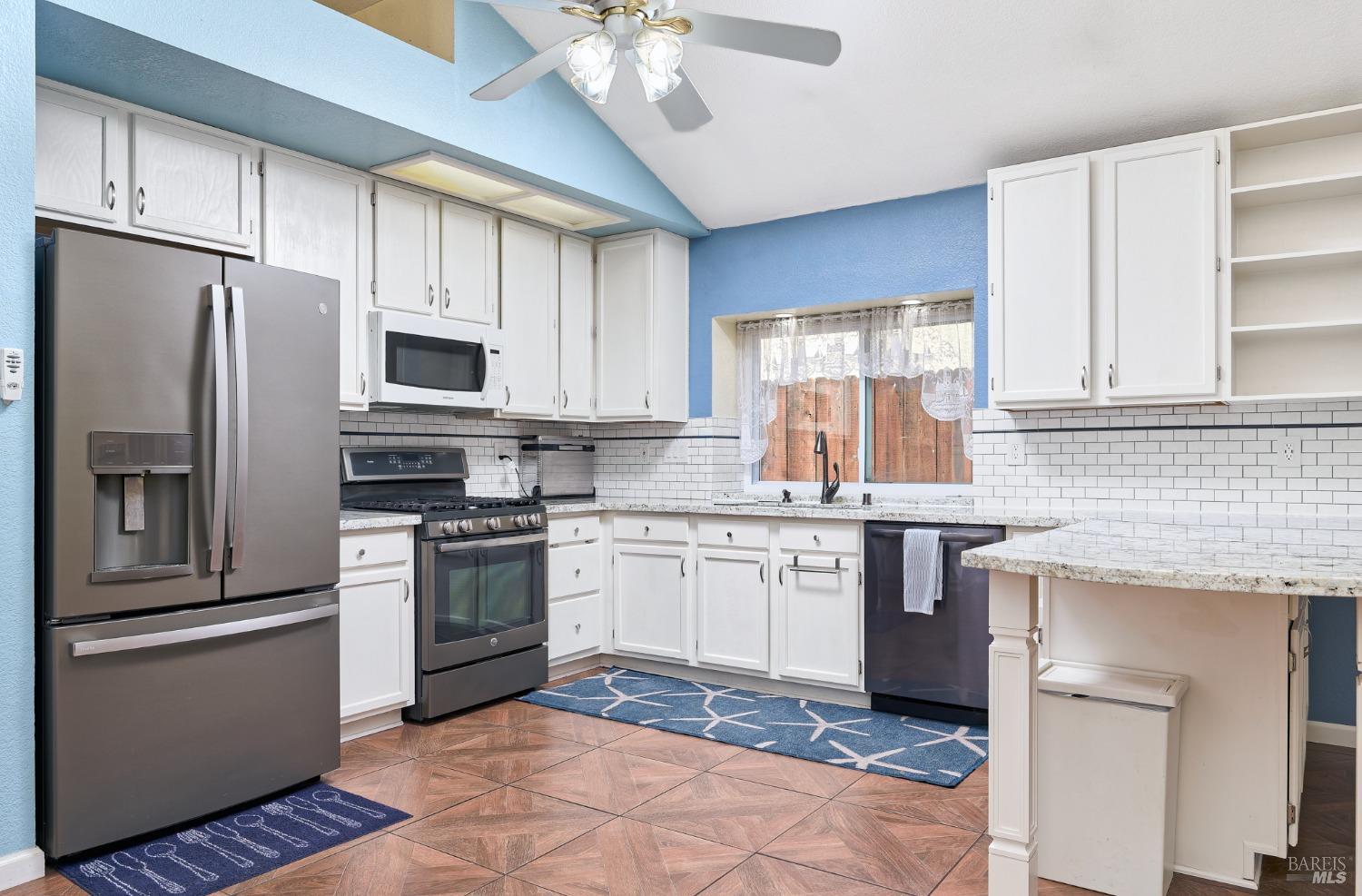 Detail Gallery Image 7 of 25 For 919 Cedar Brook Ln, Vacaville,  CA 95689 - 3 Beds | 2 Baths