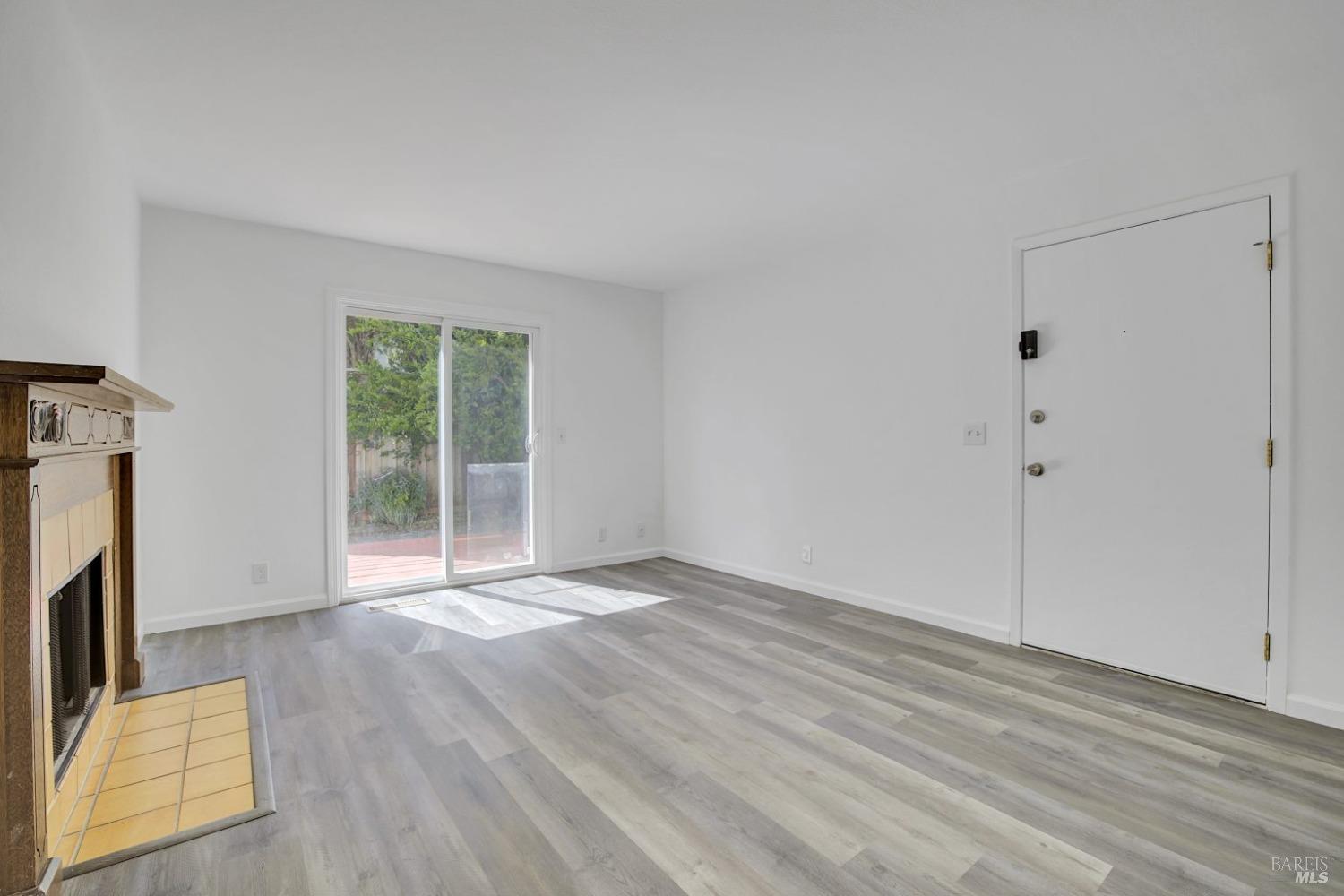 Detail Gallery Image 6 of 33 For 35 Freedom Pl, Rohnert Park,  CA 94928 - 3 Beds | 2 Baths