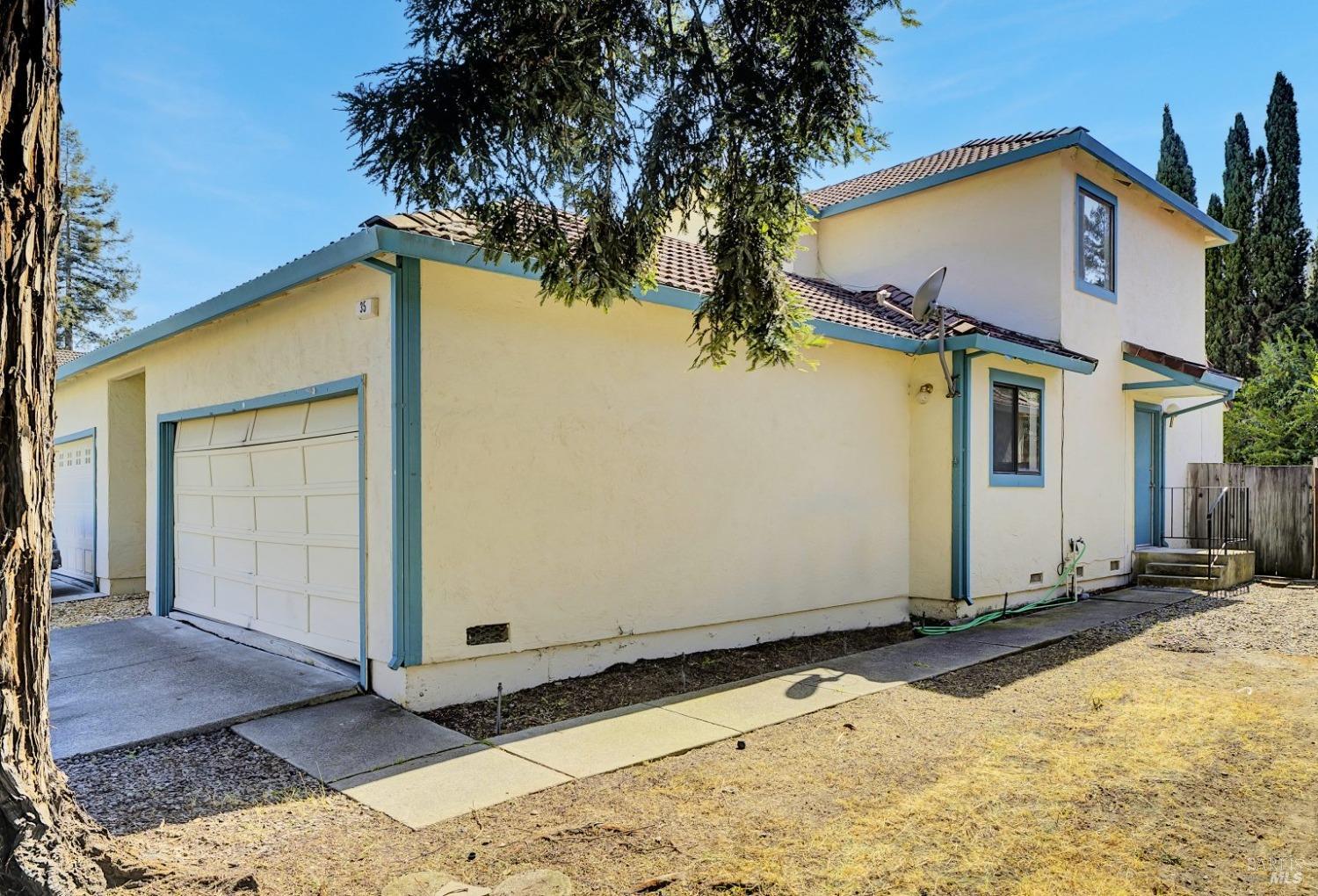 Detail Gallery Image 2 of 33 For 35 Freedom Pl, Rohnert Park,  CA 94928 - 3 Beds | 2 Baths