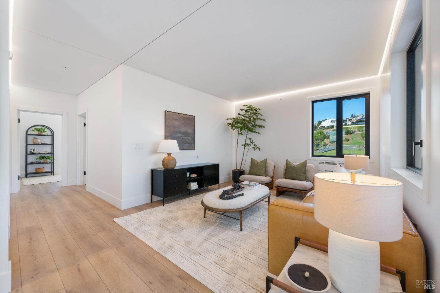 Detail Gallery Image 20 of 38 For 3715 Giorno Ct, Santa Rosa,  CA 95404 - 5 Beds | 3/1 Baths