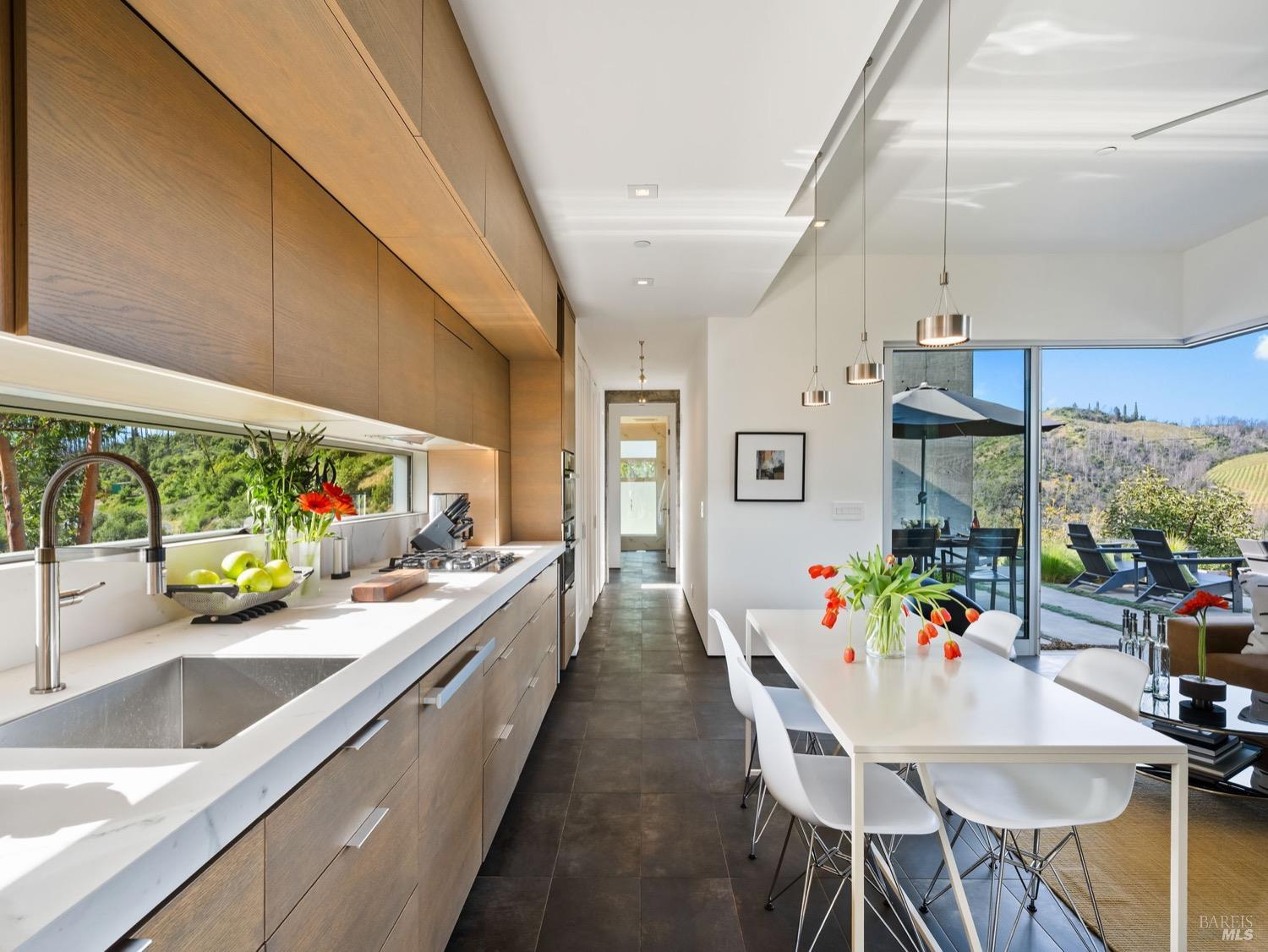 Detail Gallery Image 9 of 44 For 8909 Mill Creek Rd, Healdsburg,  CA 95448 - 2 Beds | 2 Baths