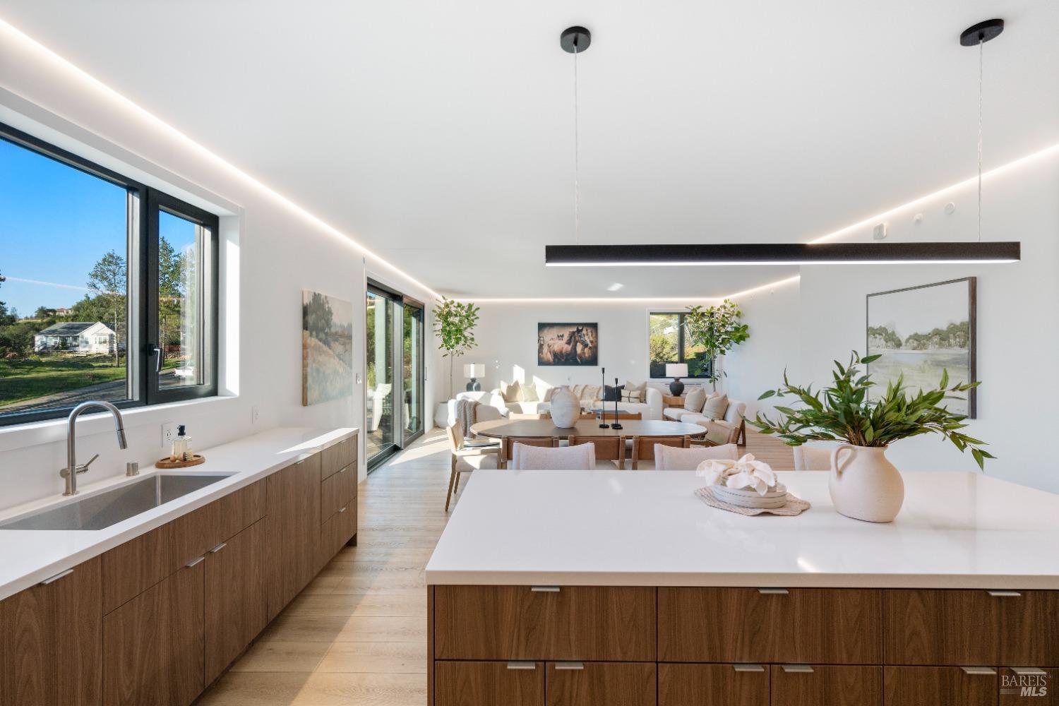 Detail Gallery Image 11 of 38 For 3715 Giorno Ct, Santa Rosa,  CA 95404 - 5 Beds | 3/1 Baths