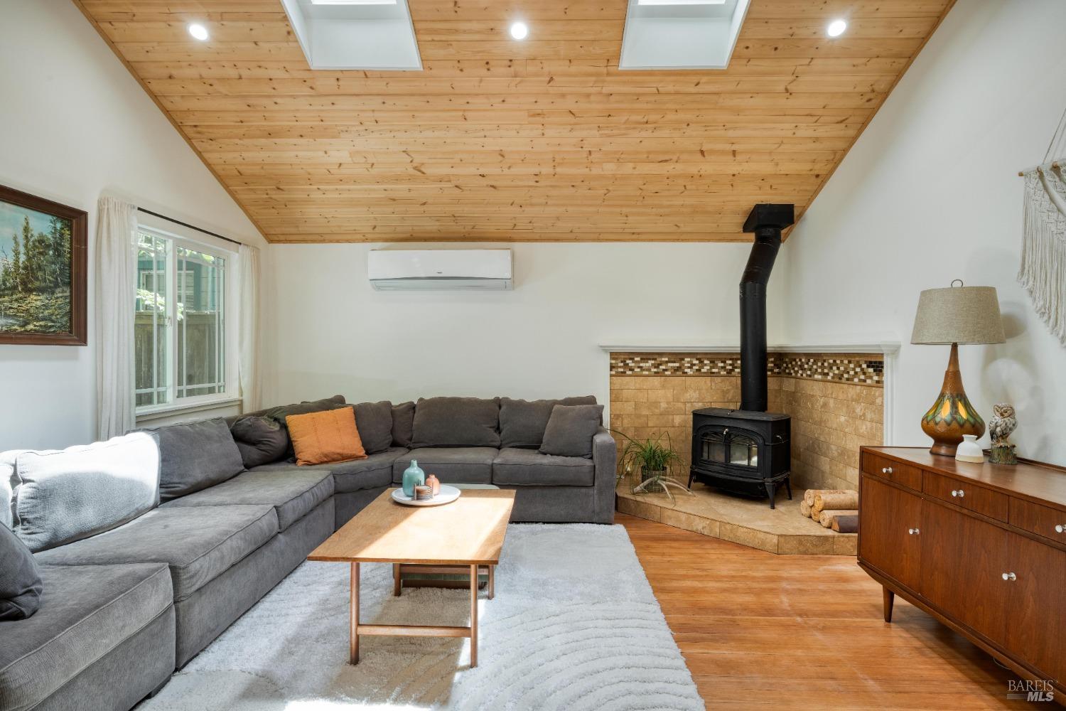 Detail Gallery Image 6 of 35 For 14670 Cherry St, Guerneville,  CA 95446 - 2 Beds | 1 Baths