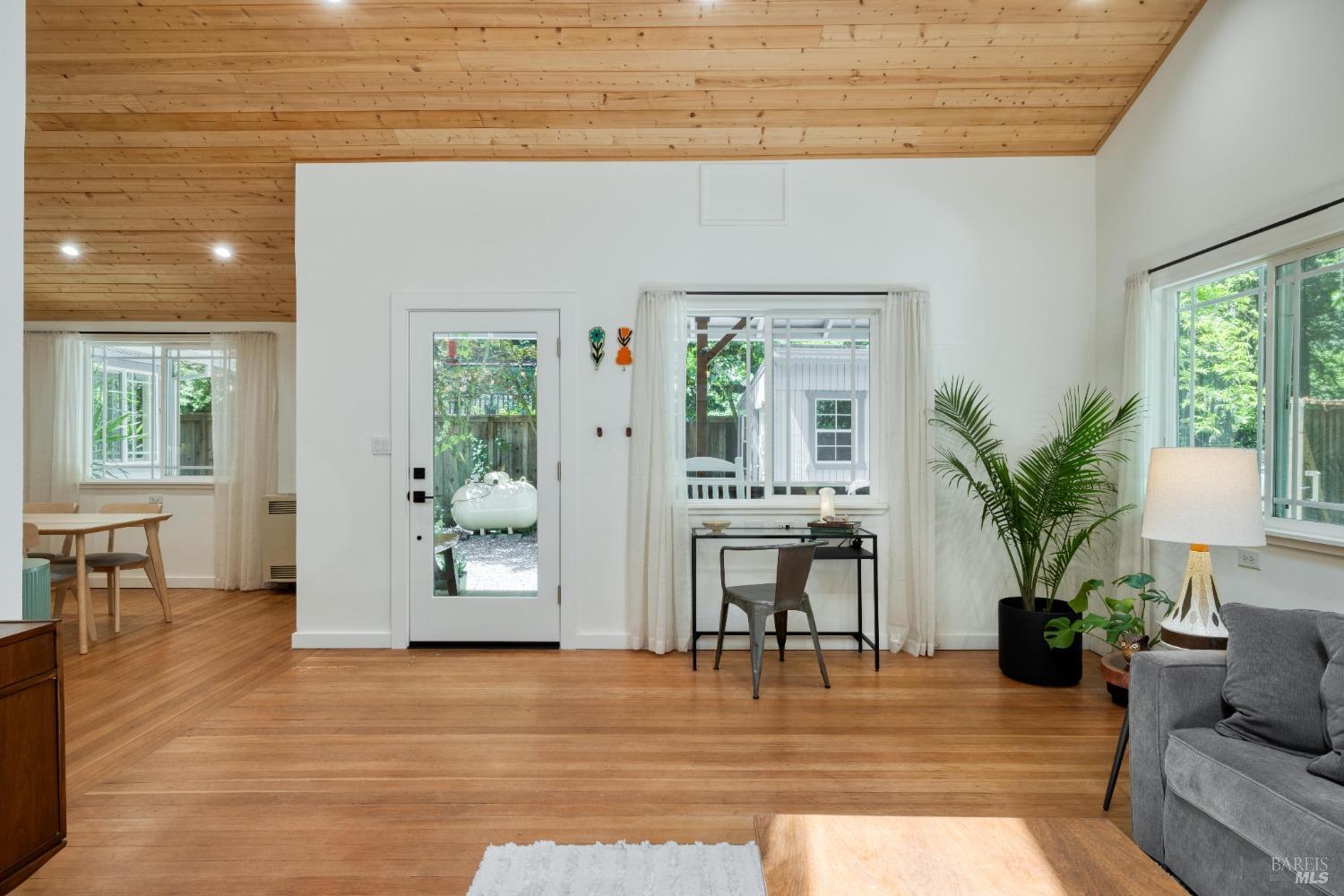 Detail Gallery Image 9 of 35 For 14670 Cherry St, Guerneville,  CA 95446 - 2 Beds | 1 Baths