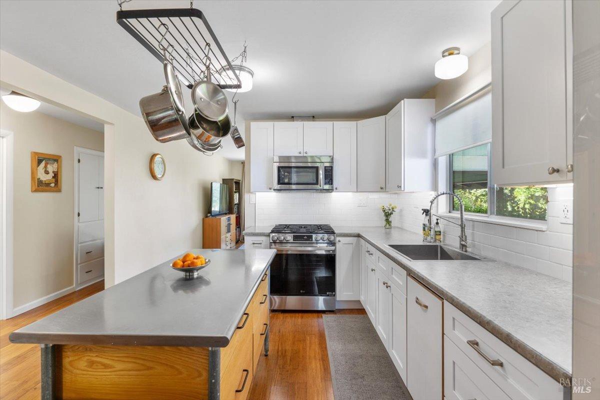 Detail Gallery Image 16 of 39 For 8045 Whited Rd, Sebastopol,  CA 95472 - 2 Beds | 1 Baths