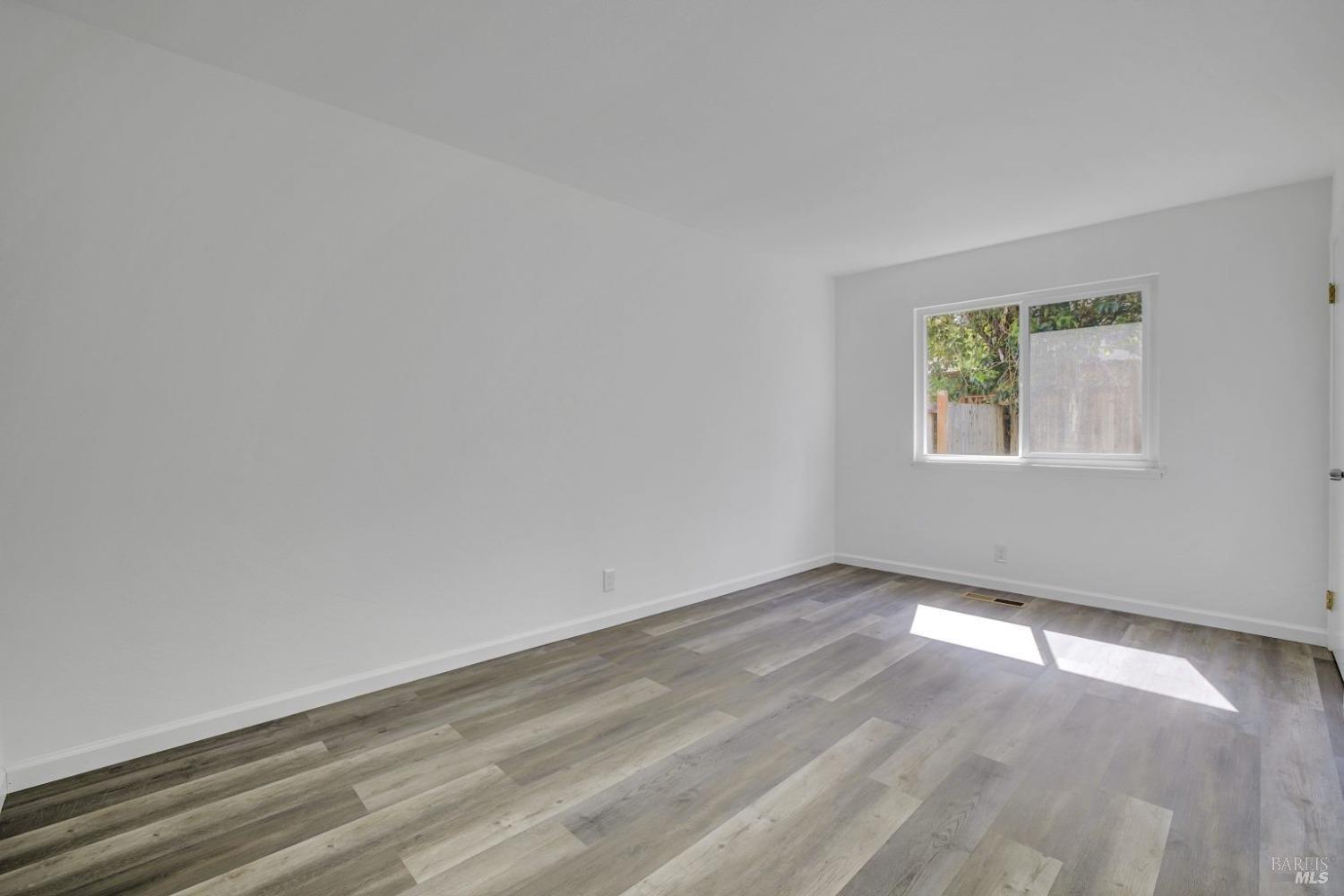 Detail Gallery Image 14 of 33 For 35 Freedom Pl, Rohnert Park,  CA 94928 - 3 Beds | 2 Baths