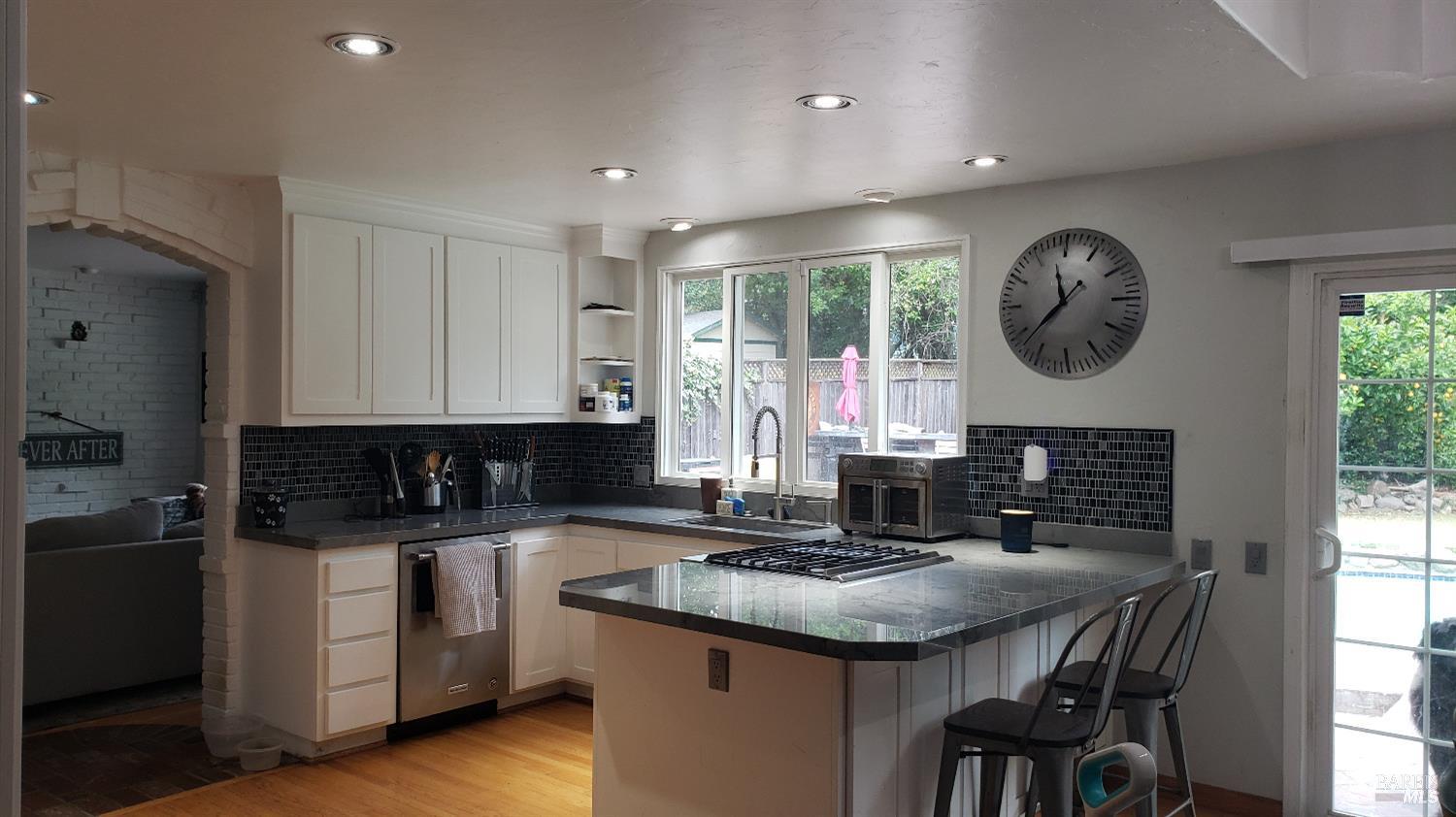 Detail Gallery Image 8 of 11 For 5618 Kathleen Ct, Santa Rosa,  CA 95409 - 4 Beds | 3 Baths