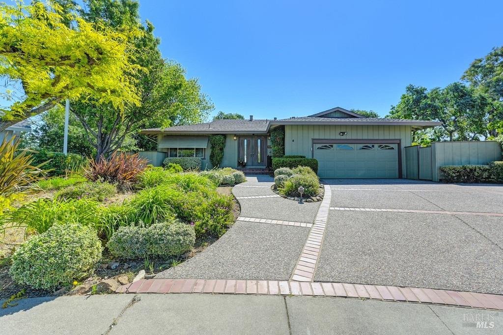 Detail Gallery Image 1 of 61 For 511 Wellington Way, Vacaville,  CA 95688 - 4 Beds | 2/1 Baths