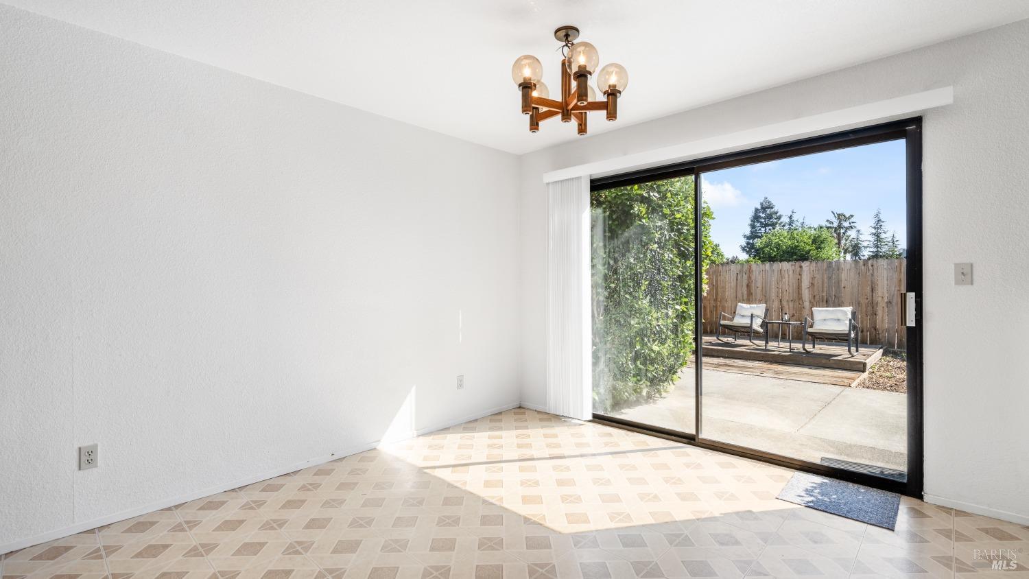 Detail Gallery Image 8 of 35 For 719 Sage Ct, Vacaville,  CA 95687 - 3 Beds | 2/1 Baths