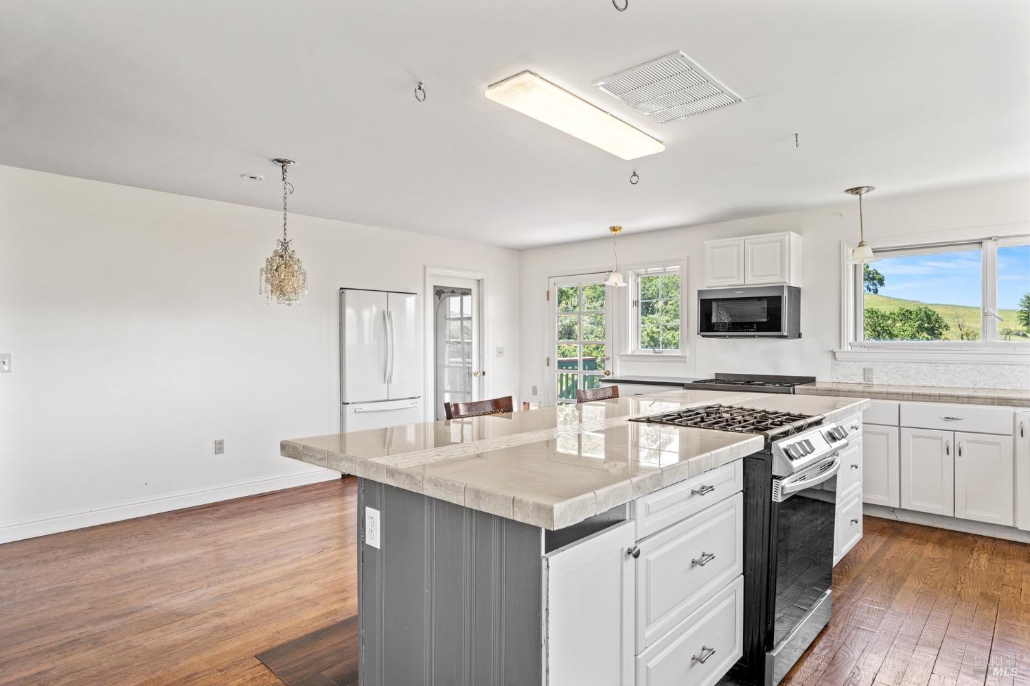 Detail Gallery Image 19 of 57 For 11755 Old River Rd, Hopland,  CA 95449 - 4 Beds | 2/1 Baths